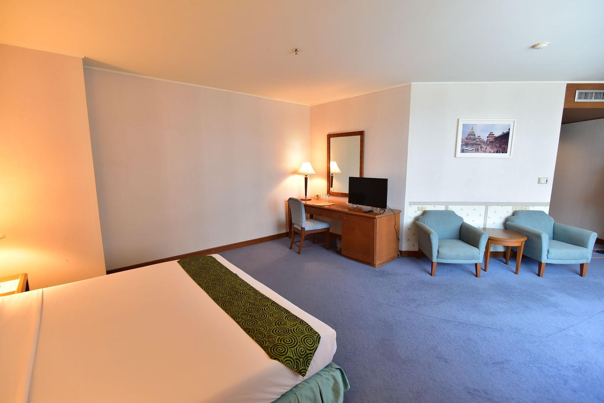 Thumrin Thana Hotel Trang Exterior foto