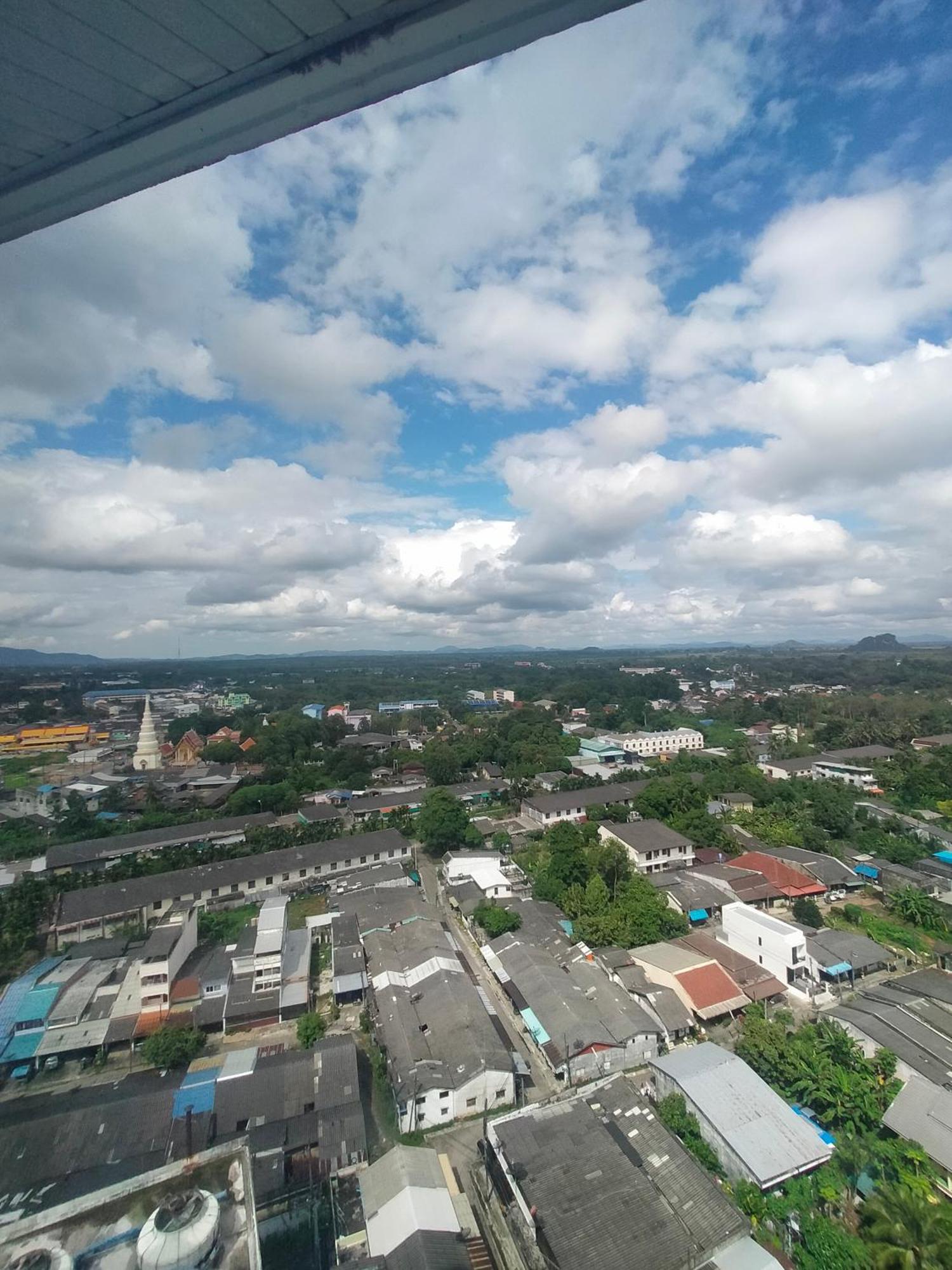 Thumrin Thana Hotel Trang Exterior foto