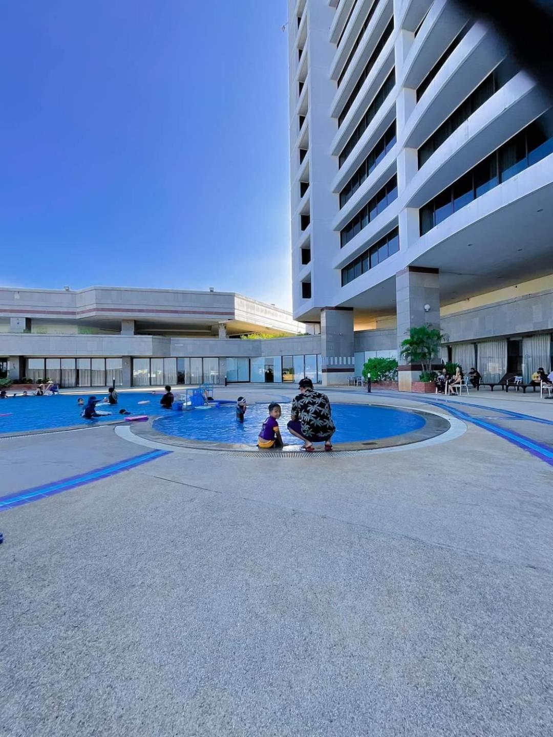Thumrin Thana Hotel Trang Exterior foto